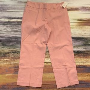 4/$25 Peach New York and Company Capri